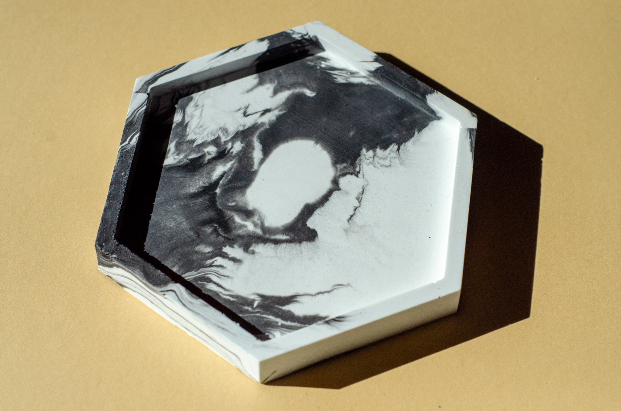 Lieto akmens padėkliukas SOLIS